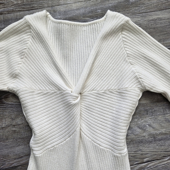 Elegant Cream Knit Dress - Picture 6 of 8